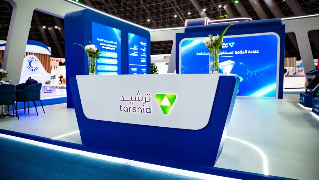 Tarshid reception counter with the bilingual Tarshid logo